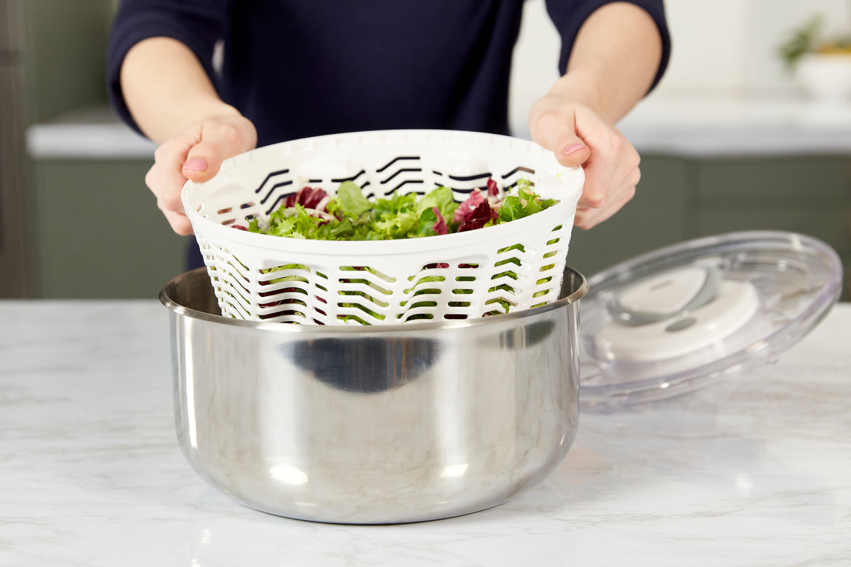 E940020_Zyliss_EasySpin2StainlessSteelSaladSpinner_InUse1_HR