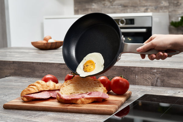 Zyliss Ultimate Pro Hard Anodized Nonstick 11 inch Frying Pan with Pour Spout