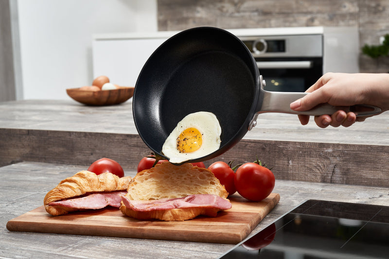 Zyliss Ultimate Pro Hard Anodized Nonstick 11 inch Frying Pan with Pour Spout
